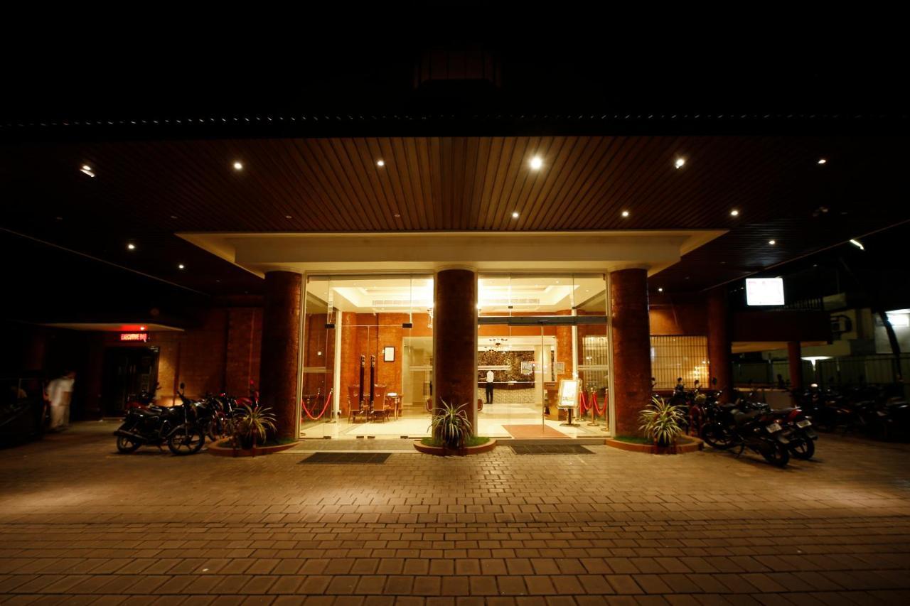 Hotel Park Residency Nilambūr Exteriör bild